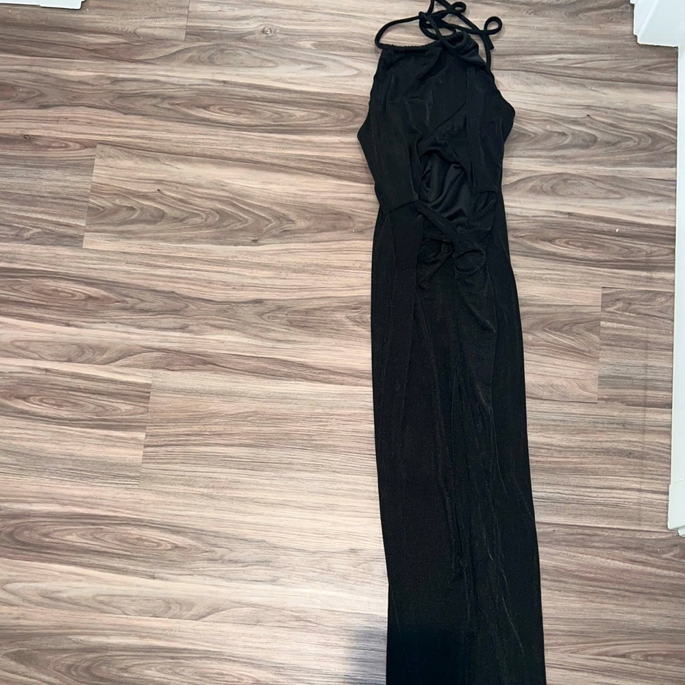 Black fashion nova key hole dress with slit